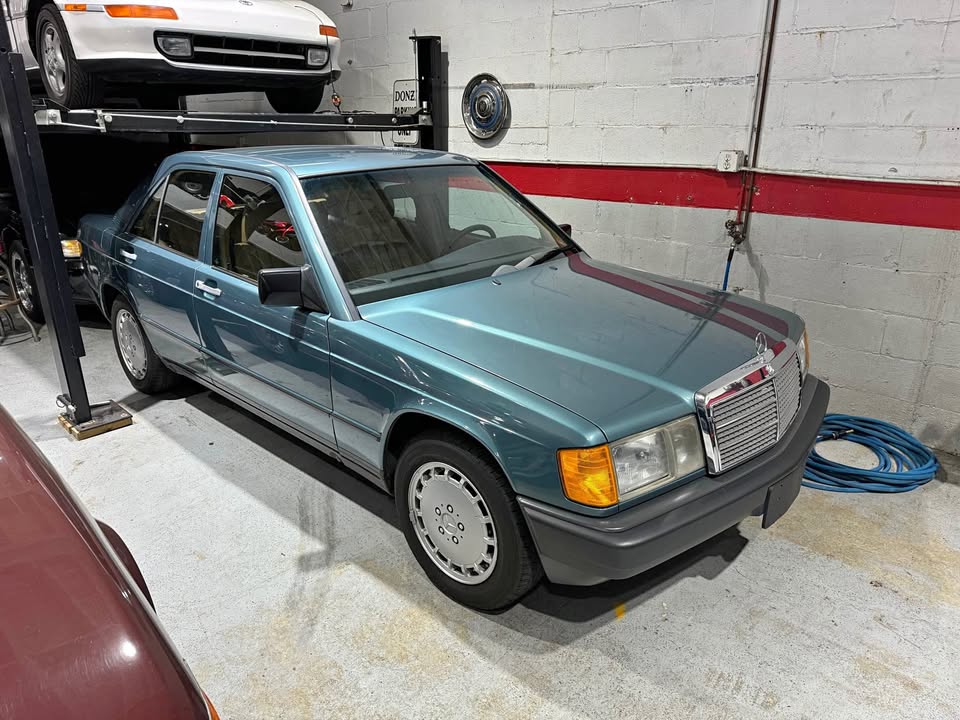 1988 Mercedes-Benz 190E For Sale in Eastpointe, MI | USA